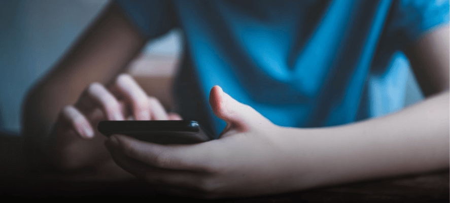 اثر وسائل التواصل الاجتماعي على الاطفال - فامكير | Famcare